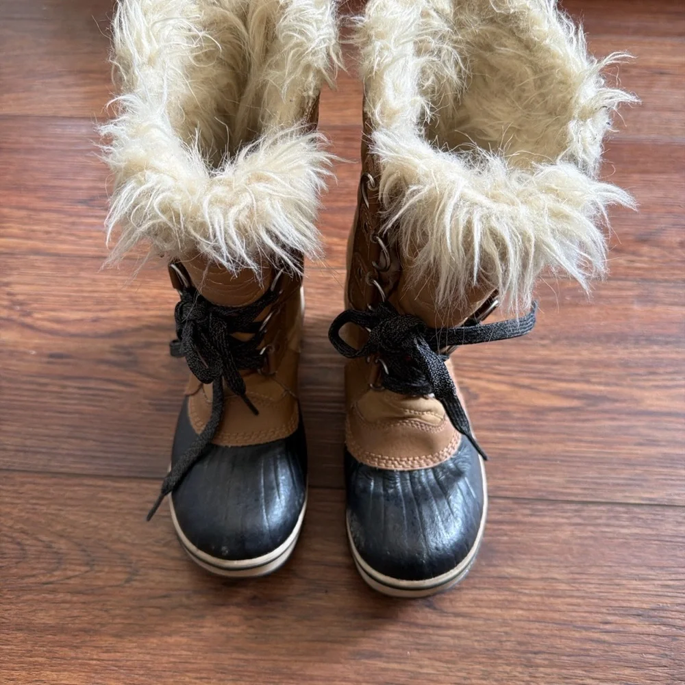Sorel Youth Winter Boots Size 2 Waterproof Faux Fur Lined Duck Boots